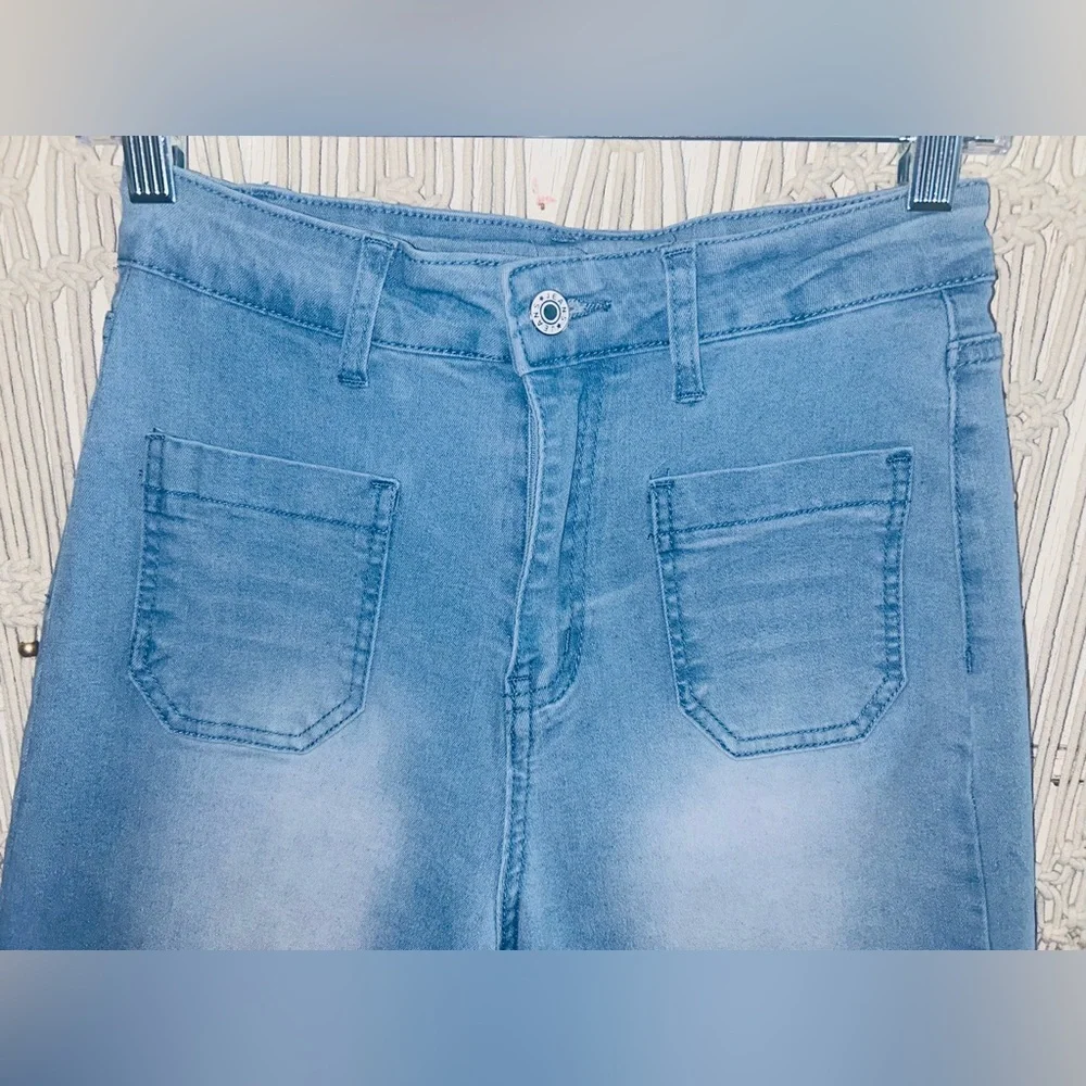 Wide Leg High Waist Loose Fit with Patch Pocket Flared Light Blue Jeans